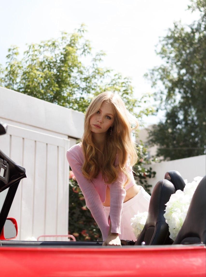 Надежда привлекательная девушка из Нижнего Новгорода цена от 7000 руб