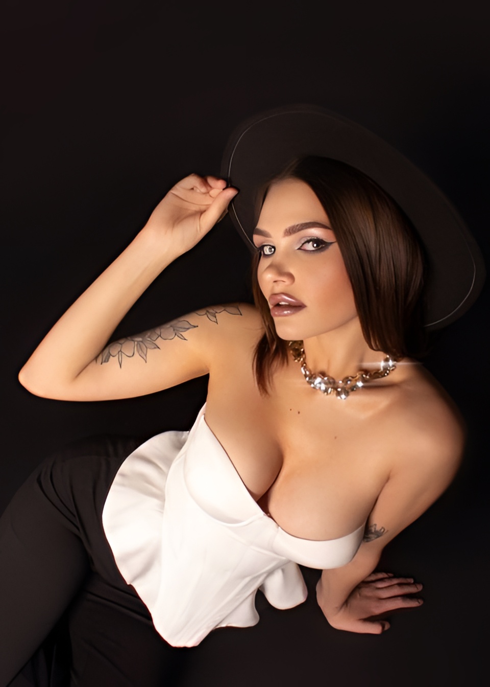 Яна привлекательная девушка из Нижнего Новгорода цена от 6000 руб