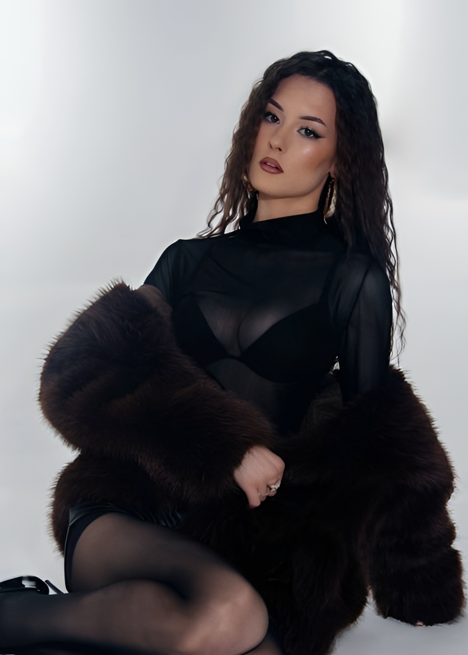 Юля привлекательная девушка из Нижнего Новгорода цена от 6000 руб